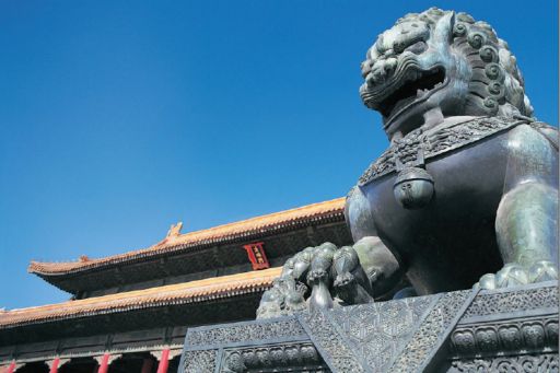 estátua de leão na cidade proibida da china