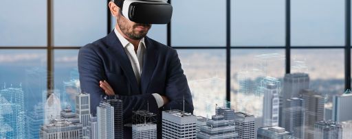 homem com óculos de realidade virtual