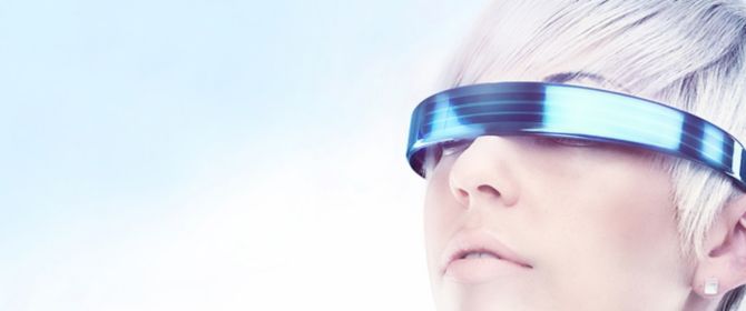 Frau mit VR Brille