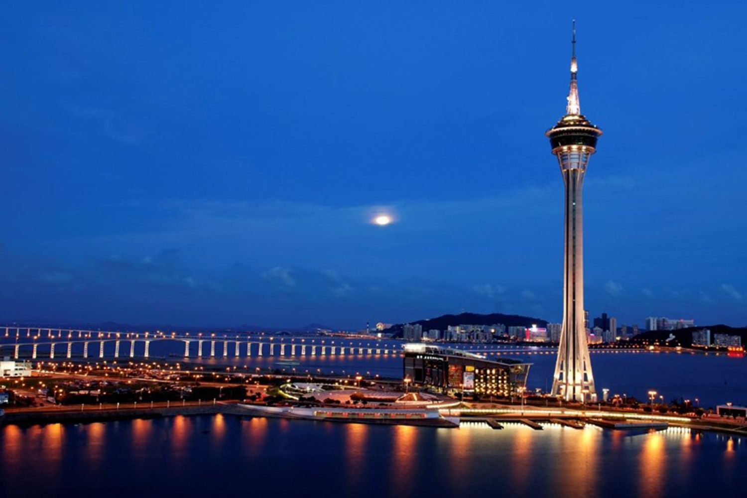 Night view of Macau Tower