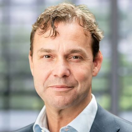 Dr. Maurice van den Bosch