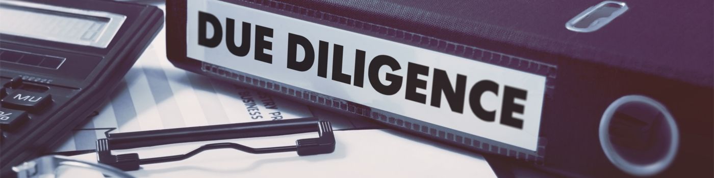 Segragator podpisany Due diligence | Zdjęcie przewodnie artykułu "Due diligence – checklista sprzedającego"